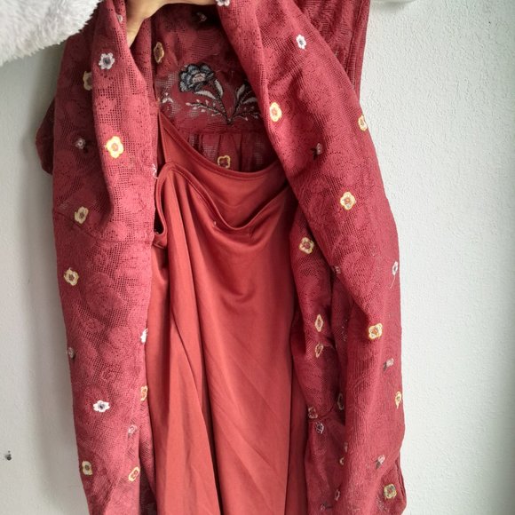 Embroidered Francescas Red Dress Floral Detail Cinnamon $48 MSRP NWT NEW W Large - Picture 11 of 12